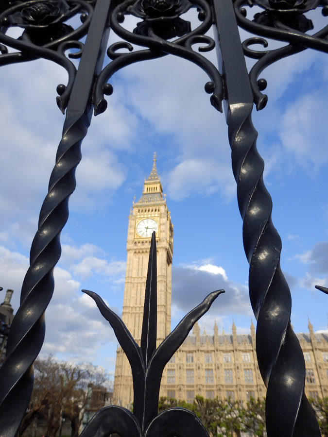 Look, kids! Big Ben! Parliament!