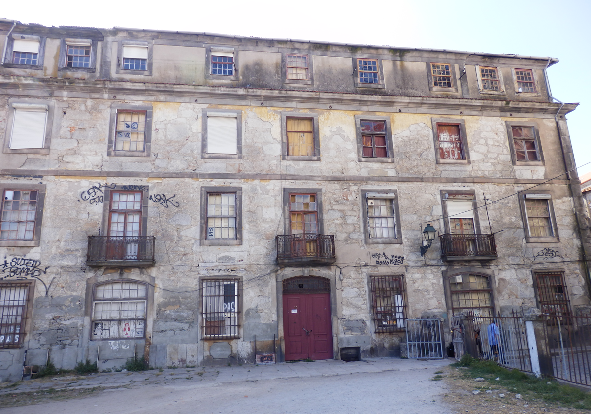 Abandoned building in Porto