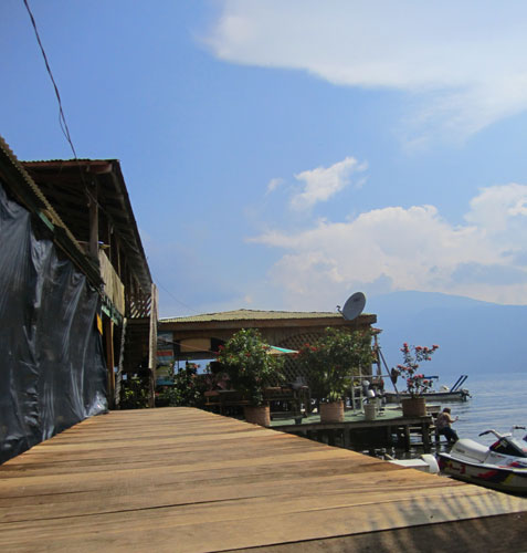 Lake Coatepeque restaurant